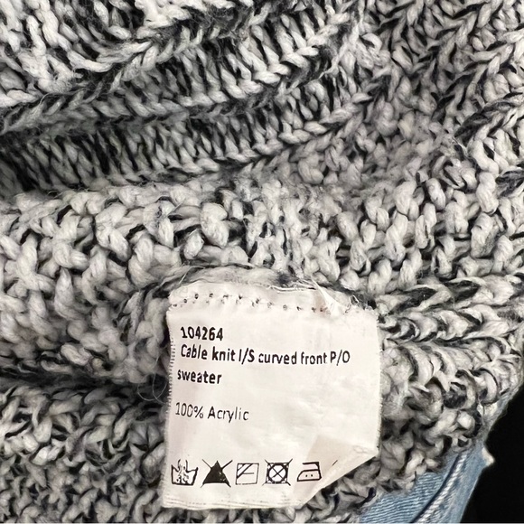 Faith In Love Oversized B&W Cable-knit Sweater - Picture 6 of 6